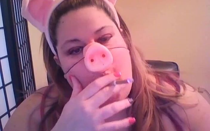 Ms Kitty Delgato: Piggy smoking