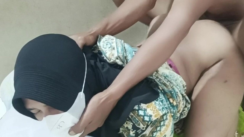 Rania: 教師が生徒と交流する