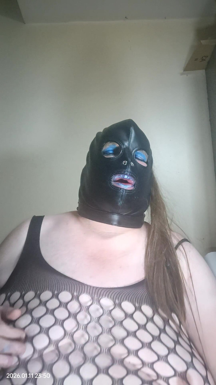Stephanie-Nicole-TV: BBW-TV spielt mit ihren nippeln durch netzkörperstrumpf.