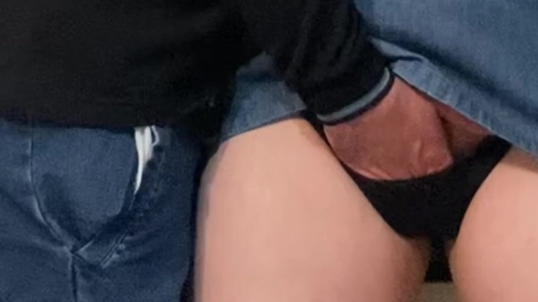 Niki studio: Wow!! Tangan orang asing sesat dalam seluar dalam seksi saya