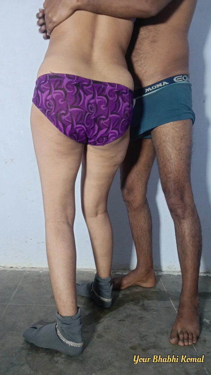 Hot_girl: 饥渴的继兄弟中出丰满的处女女友