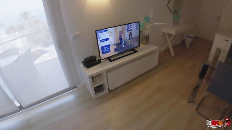 OlxRedFox: 그녀의 보지에 사정하는 새엄마와 주말