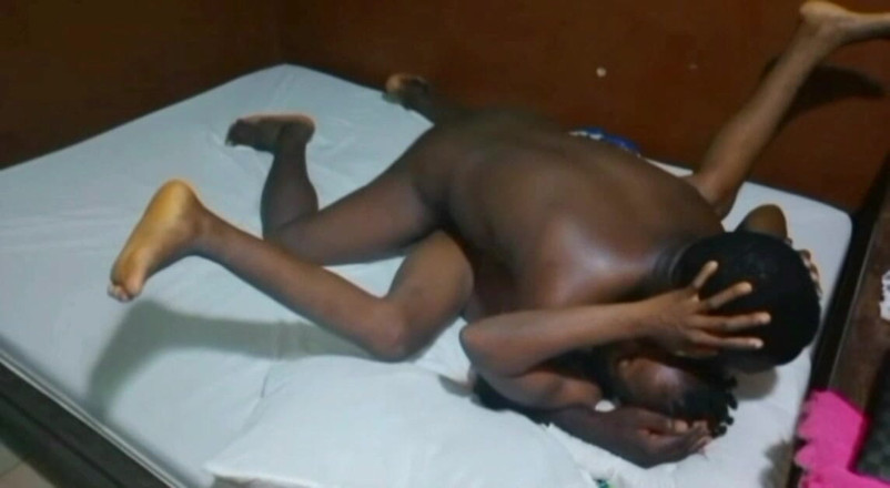 Pornsexlive: 퇴근 후 비서와 섹스했어요