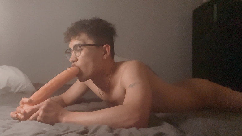 HotTwink: ゲイの男の子のイケメンはいくつかの楽しみを持っています。