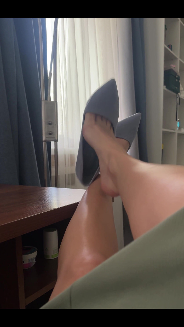 Fox Flame: そのきつい靴を履いていると足が疲れて汗ばんでしまった