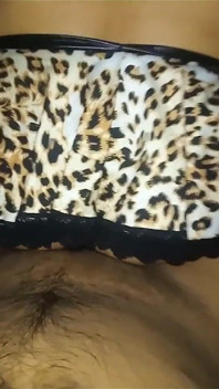 A mia cognata piace cavalcare il mio grosso cazzo, si muove come una puttana