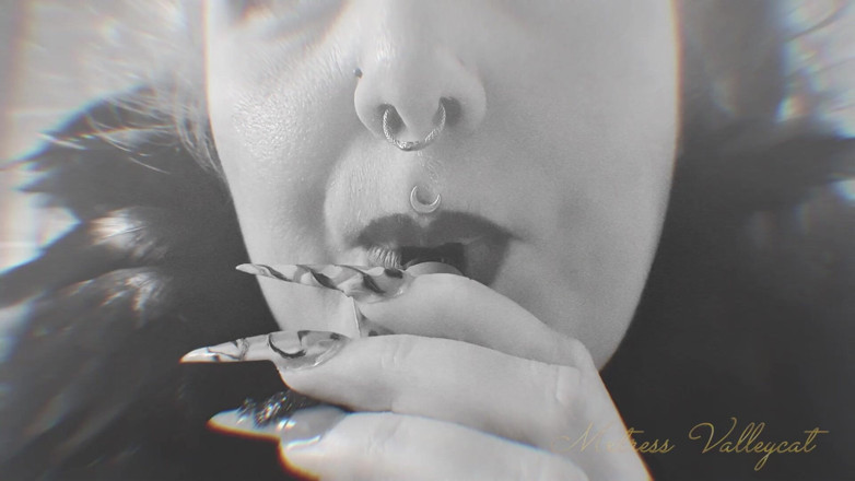 Mxtress Valleycat: Vape Cloud Oblivion