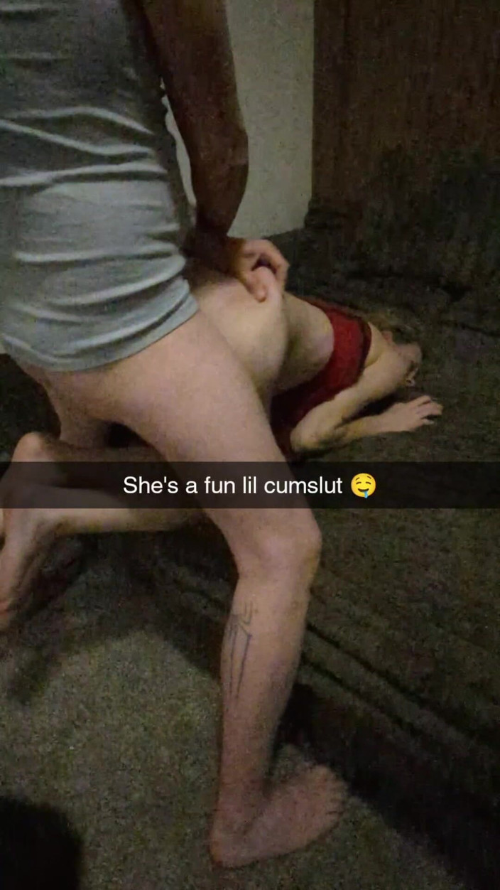 Richelle Rose: Ev arkadaşının kız arkadaşı sert sikiliyor ve kullanılıyor 