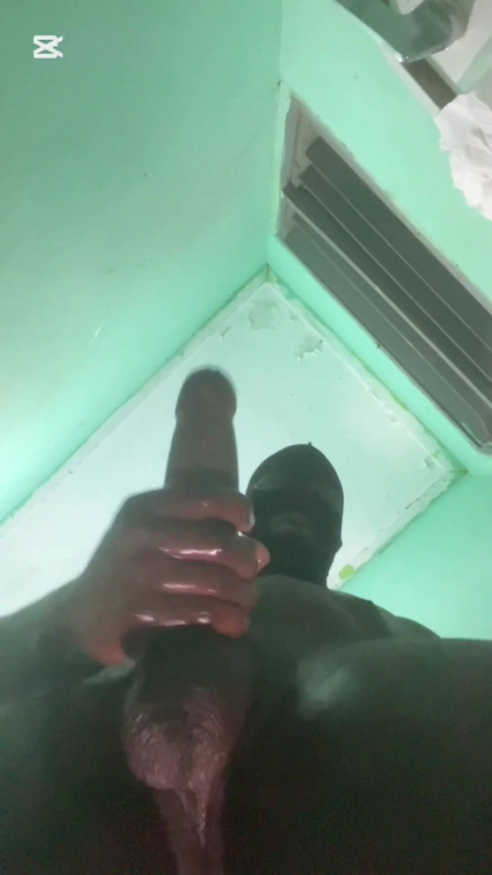 Bbc-godaddy: Lelaki bahagian 2 batang panjang bersembunyi dan memukul zakar hitam besarnya