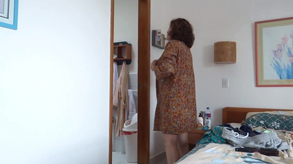 Ardientes69: Trên bãi biển, tôi mặc bikini, con trai riêng giật...