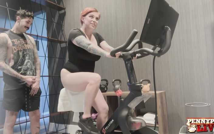 Penny Pax: Penny Pax werkte in de sportschool