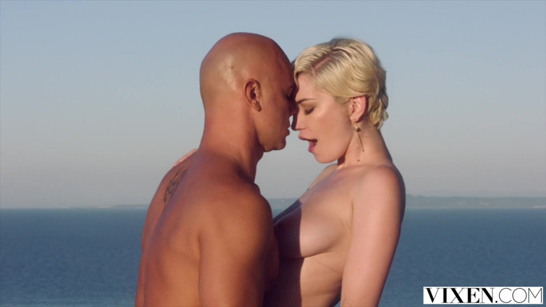 Vixen: Vixen Anonymous Sex Is Always Best on Vacation