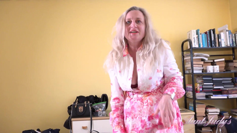 Aunt Judy's: Auntjudys - Cita Nocturna Con Cachonda Madura MILF Andrea Ann