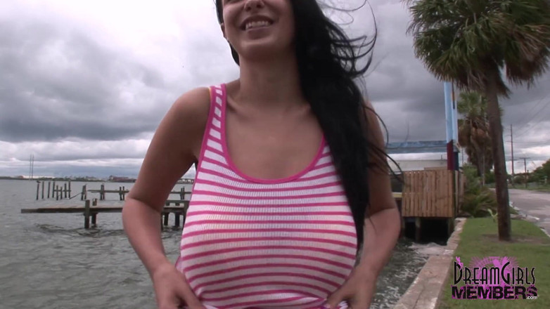 Dream Girls: Bella bares ihre riesigen titten und mehr um tampa