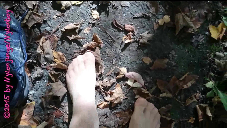 Carmen_Nylonjunge: Liten nylonskog promenad