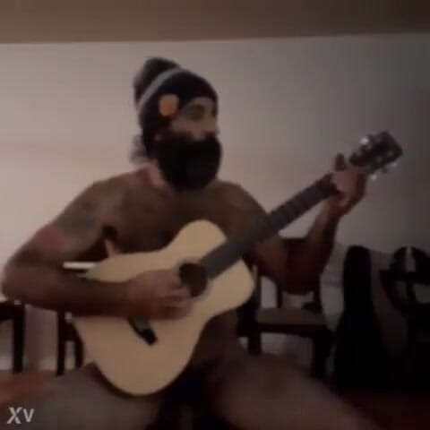 First2Go: Cântând la chitară