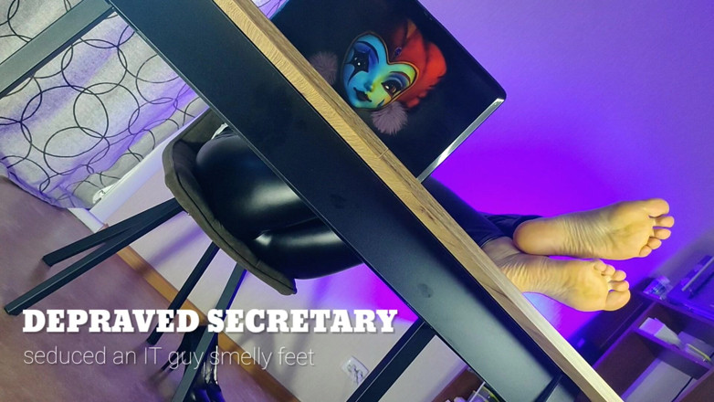InnessaKiss: Depraved secretary seduces with sexy feet