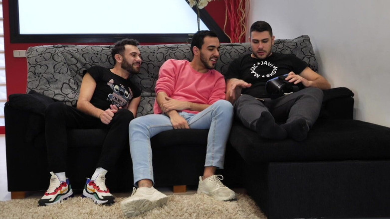 Bareback cum inside studio: Шлюшку Tehs Marco Rush использовал грубо, в Компании Дуглас Смит