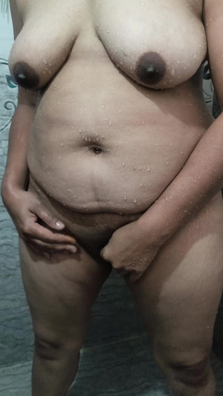 SaraBhabi69: Sara Bhabi koupání Video
