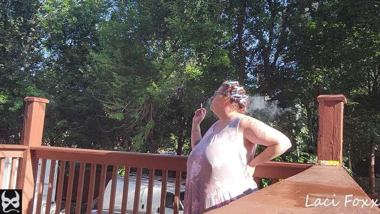 Foxx Denn Studio: Ma's Smokin' in Curlers