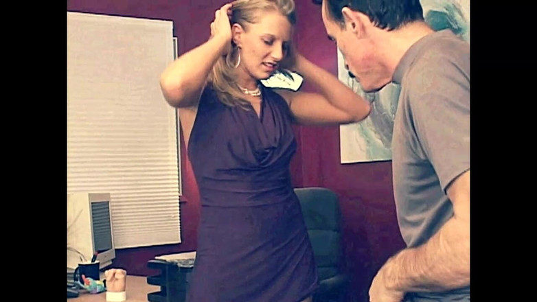 Vintage megastore: सुनहरे बालों वाली की परिपक्व गंदे आदमी के साथ विंटेज चुदाई