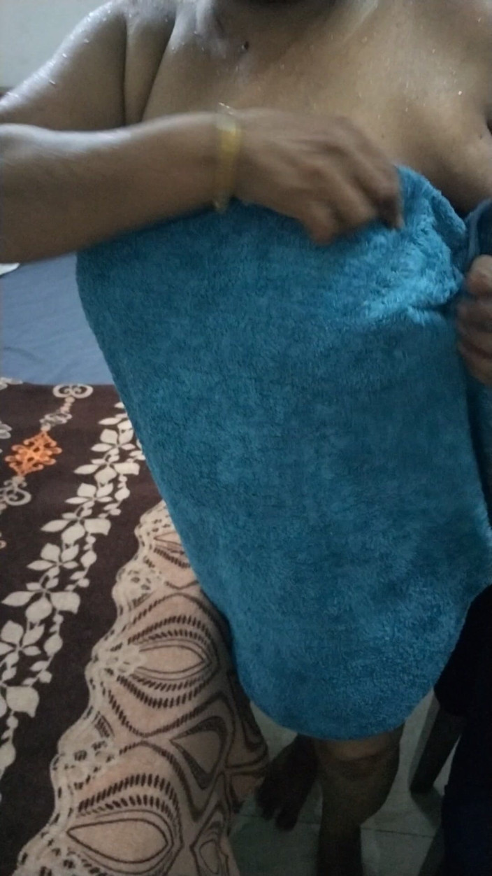 Tamil lesbian: 핫한 목욕 새엄마