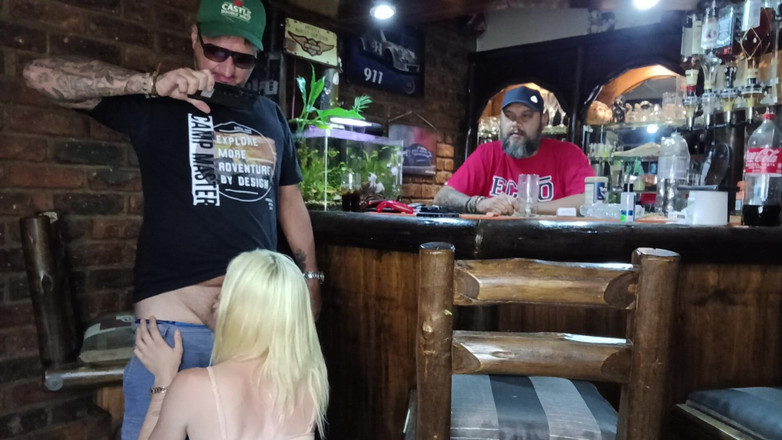 Bigjoefuckalott: ブロンドのアジア系女の子が私のチンコを舐める