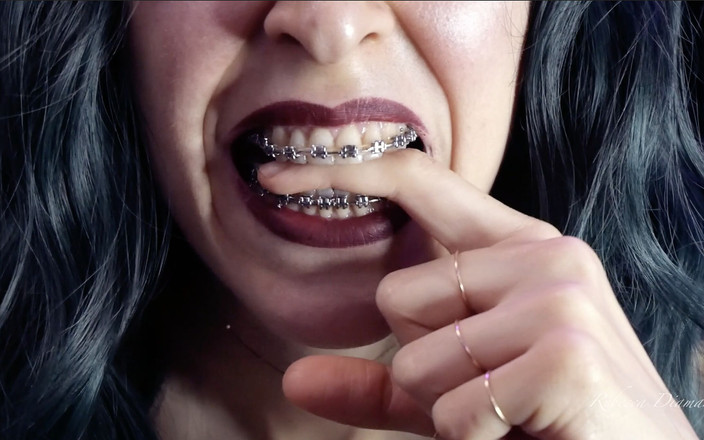 Rebecca Diamante: Mușcându-mi degetele - mușcătură, gură, dinți, aparat dentar, fetiș