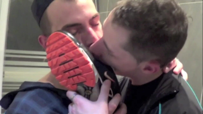 French twinks amator sextapes: 젖탱이를 빠는 핫한 십대