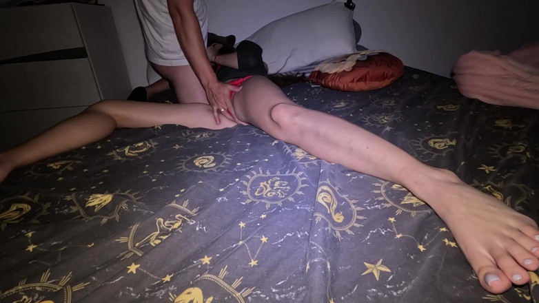 Labestiaylabella: Pantat bahenol teman sekamarku dientot habis-habisan sama teman sekamarku setelah...