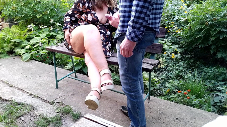 OurFetishLife: Superba are parte de spermă pe minunatele ei picioare goale