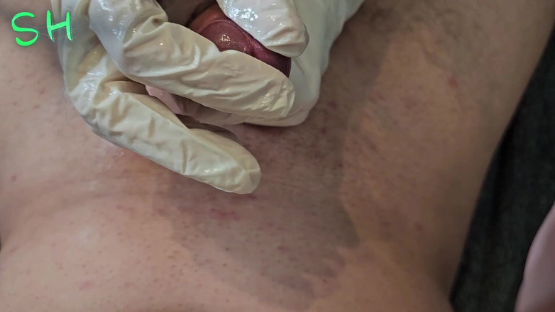 Stefan Hartmann: सुनहरे बालों वाली किशोर फूहड़ लेटेक्स दस्ताने के साथ मेरे लंड को झटके देती है!