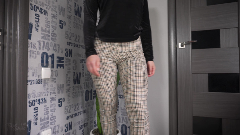 Teasecombo 4K: Office Worker Shows off Ass in Super Tight Trousers