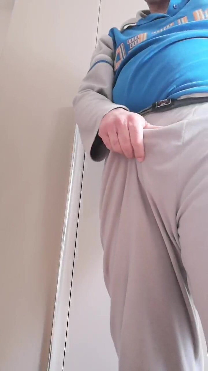 Setesesso7: Kamu mendengar suara tanganku menyentak seluruh penisku yang keras dan...