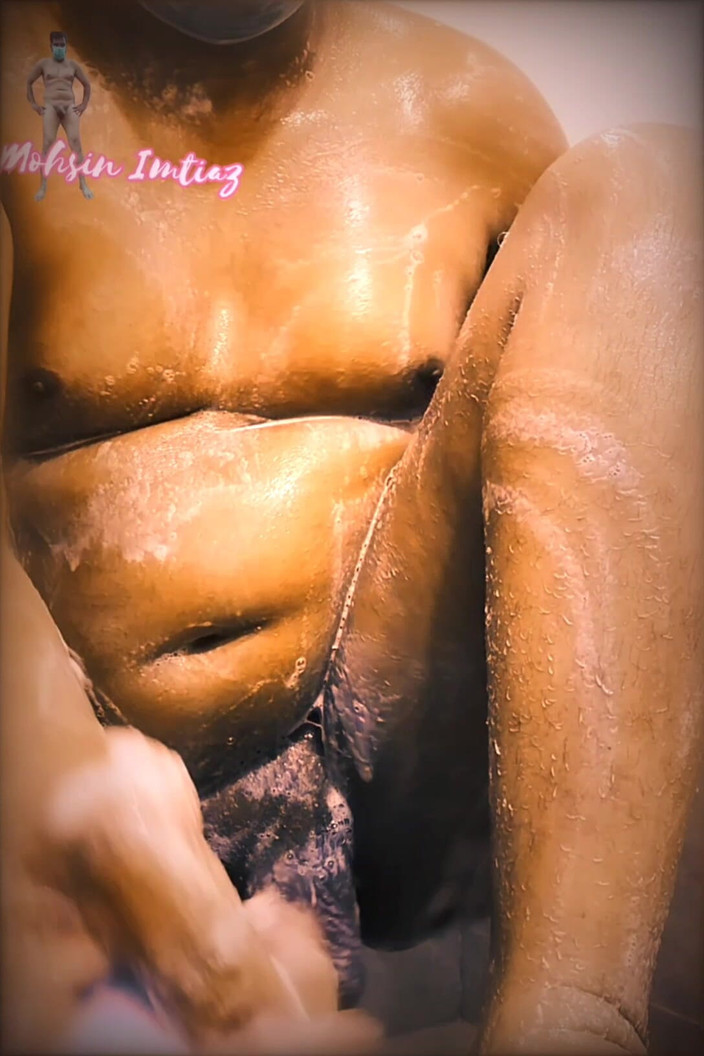 Imtiaz: Mientras me duchaba, limpiaba mi pelo de polla