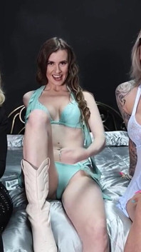 Três menina joi.