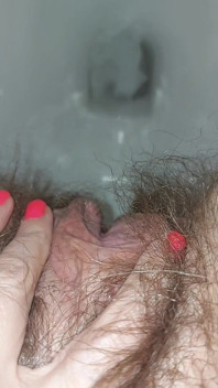Frau Auf Der Toilette