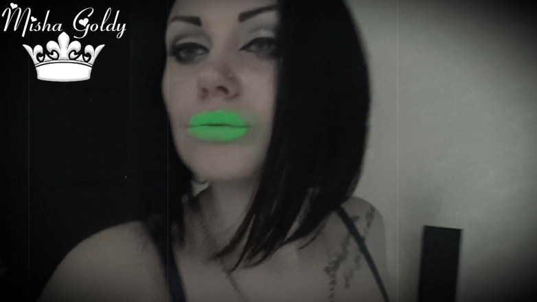 Goddess Misha Goldy: Venerarea sclavului ruj verde cu neon