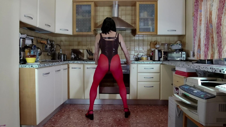 Sissy Cummy Lingerie: Breve Fitness Erótico Improvisado Por Michelle Hernandez