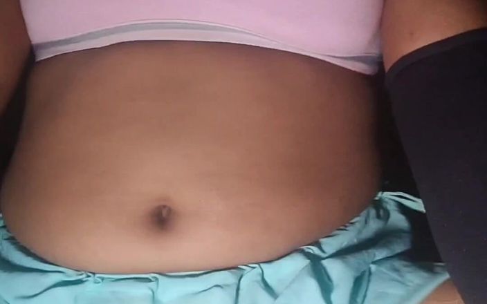 Bigdesidick2: Une trans indienne sexy se fait éjaculer dessus