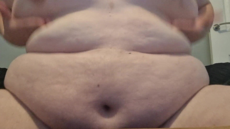 Big man: Payudara memantul