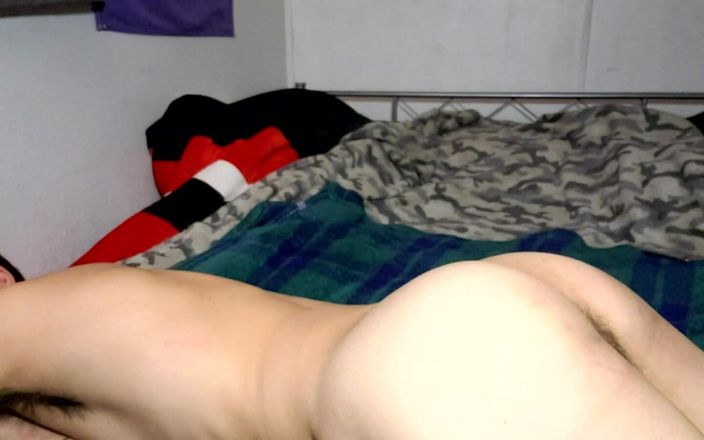 Z twink: Cute Face Body Nude in Bed Rolling Around Onlyfans