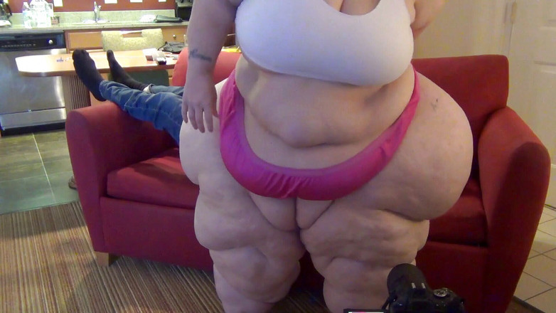 Full Weight Productions: Bobbi jo ngentot cowok ini di sofa