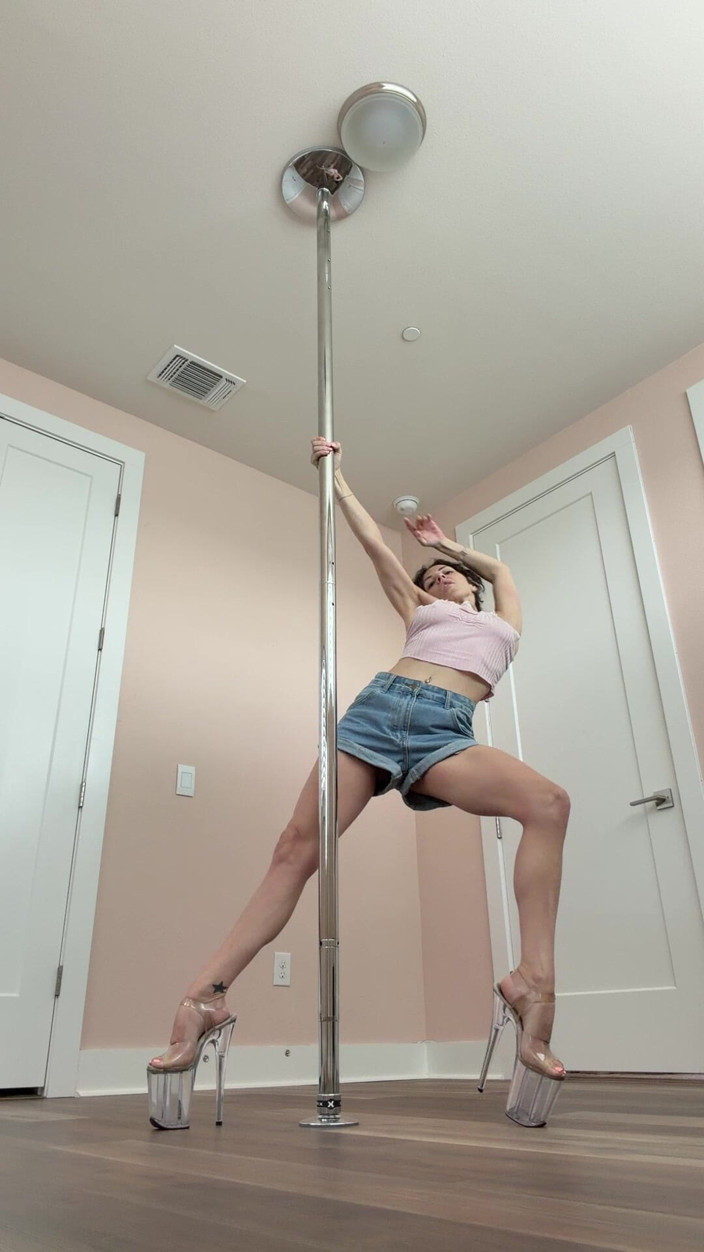 SavvyStar: Havin a Ball Dancing to Oldies