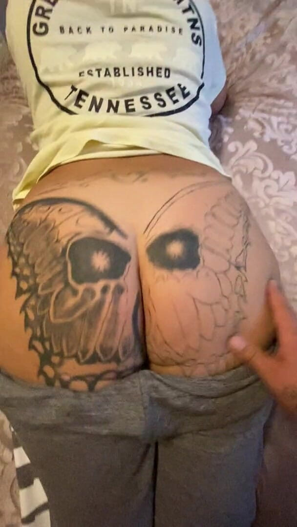 MzKiTTy91: Pawg milf shaking her ass