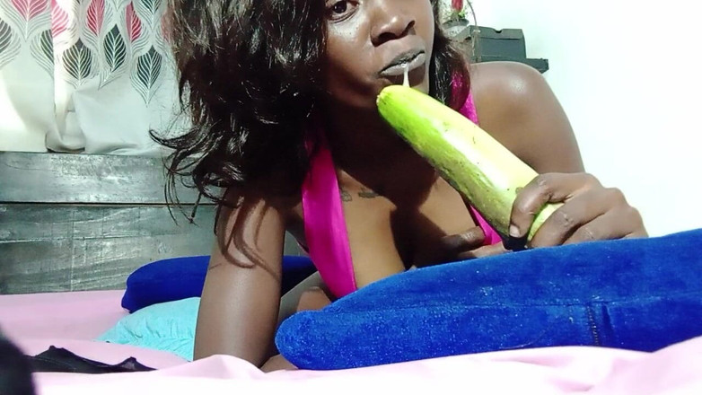 Ebonyschat: Alexa의 큰 채소 오럴 토이 - 녹색의 큰 한 입