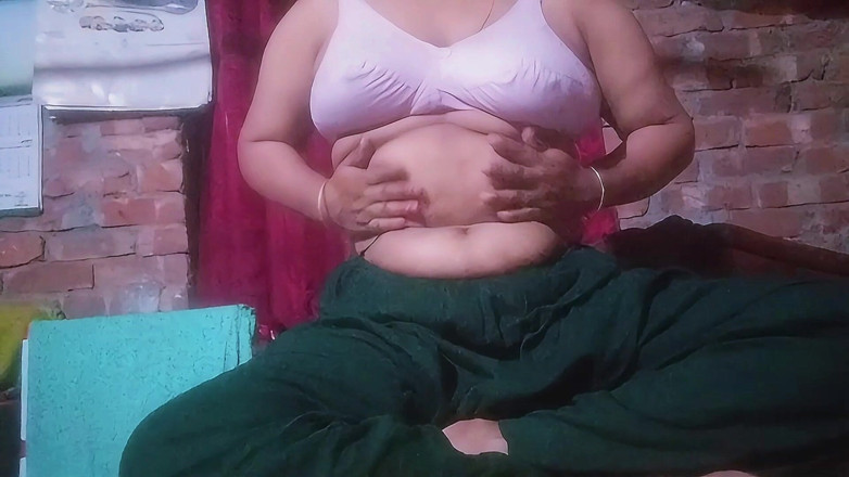 nadiya2026: Desi attraktive ehefrau bewegt ihre finger sehr hart.