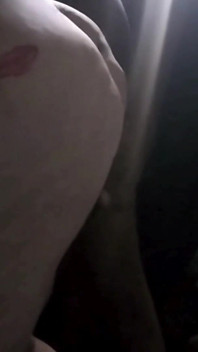 Bersenang-senang di memek tetek besar super semok ini!
