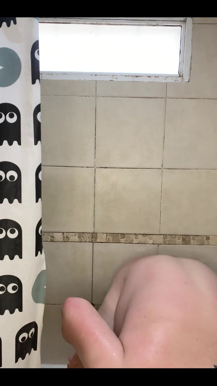 Wrongskiy: Afeitando mis bolas y jugando con mi polla