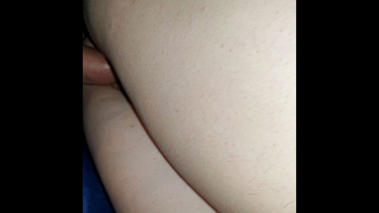 SexInCrimes: 在他老公不在的时候操我的饥渴继妹。她喜欢我射在她肚子上。